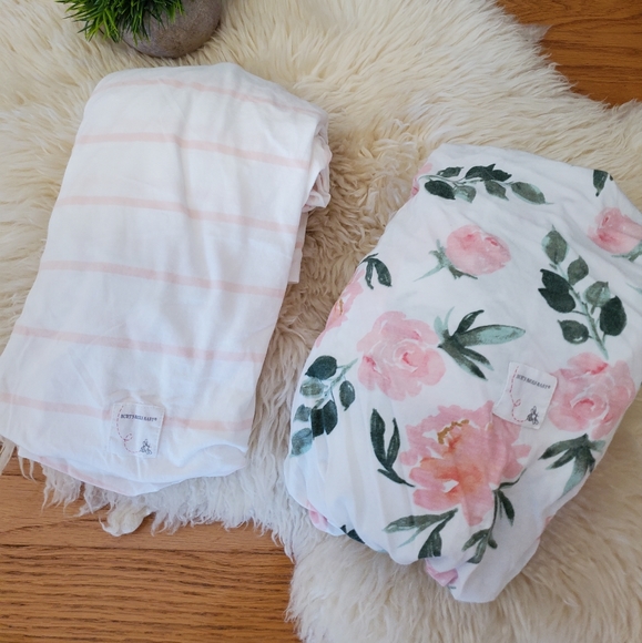 Burt's Bees Other - Burt's Bees standard crib sheet set